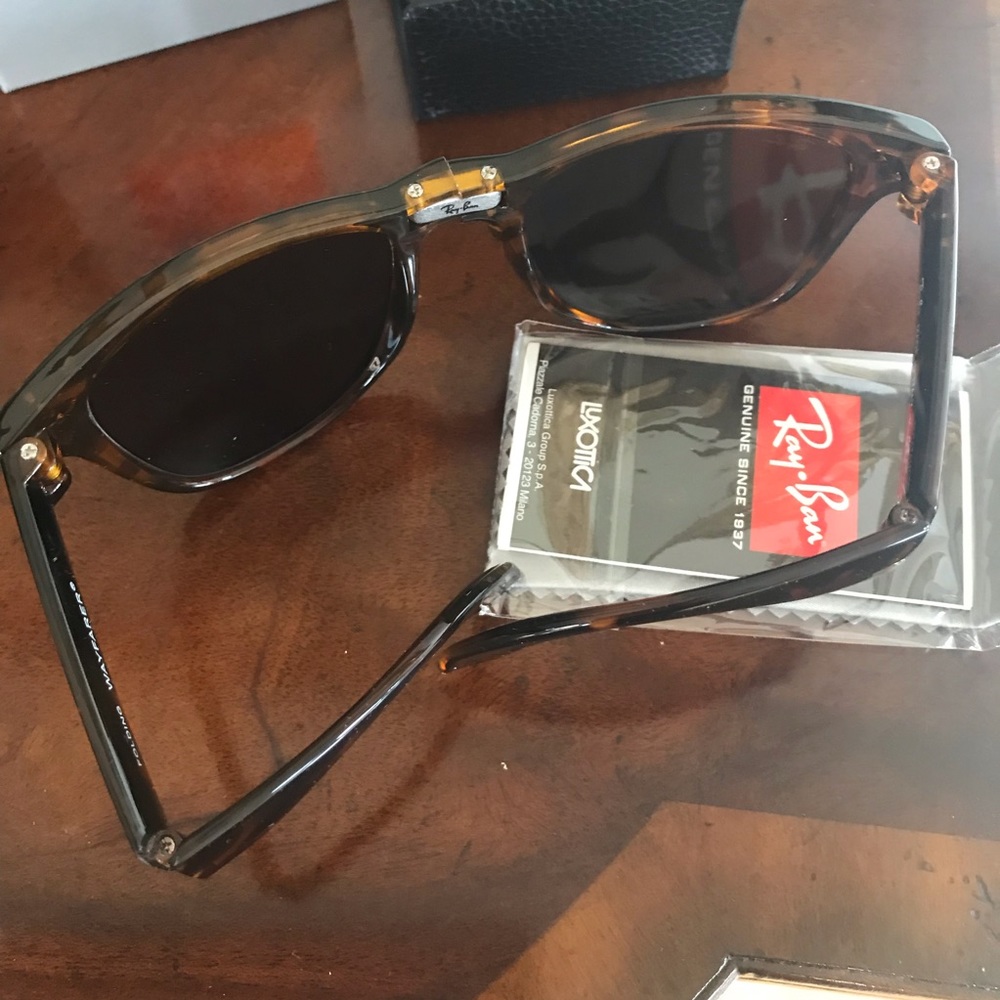Ray-Ban foldable wayfarer sunglasses - Picture 8 of 8
